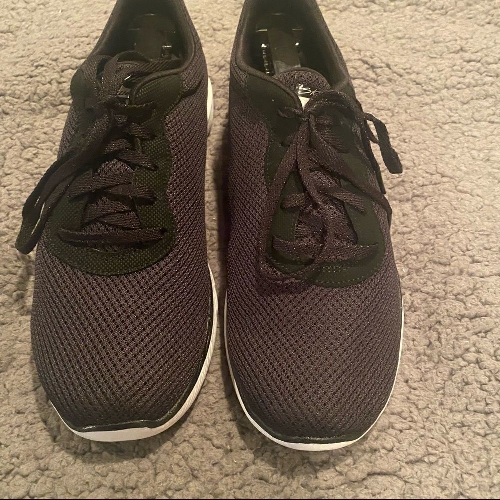 Sketchers Lite Weight Black Sneakers Sz 10 Woman’s - Picture 4 of 12